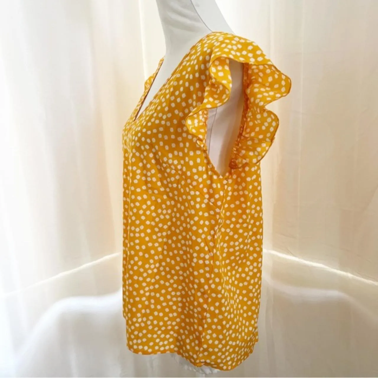 SHEIN Yellow Ditsy Floral V Neck Butterfly Sleeve Top - Image 3