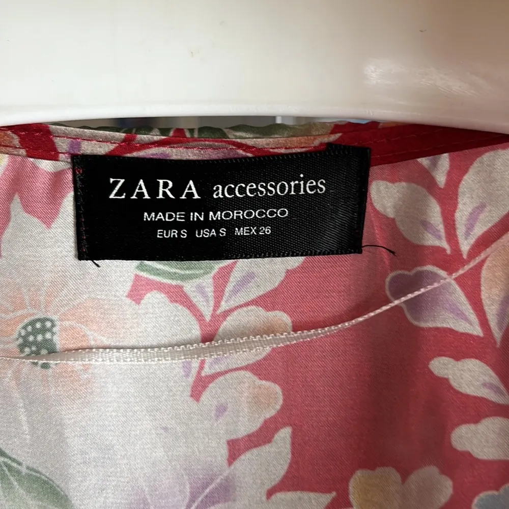 BLOGGER FAVORITE ZARA RED SATIN RED FLORAL PRINT ORIENTAL BODYSUIT BODY SZ S - Image 3