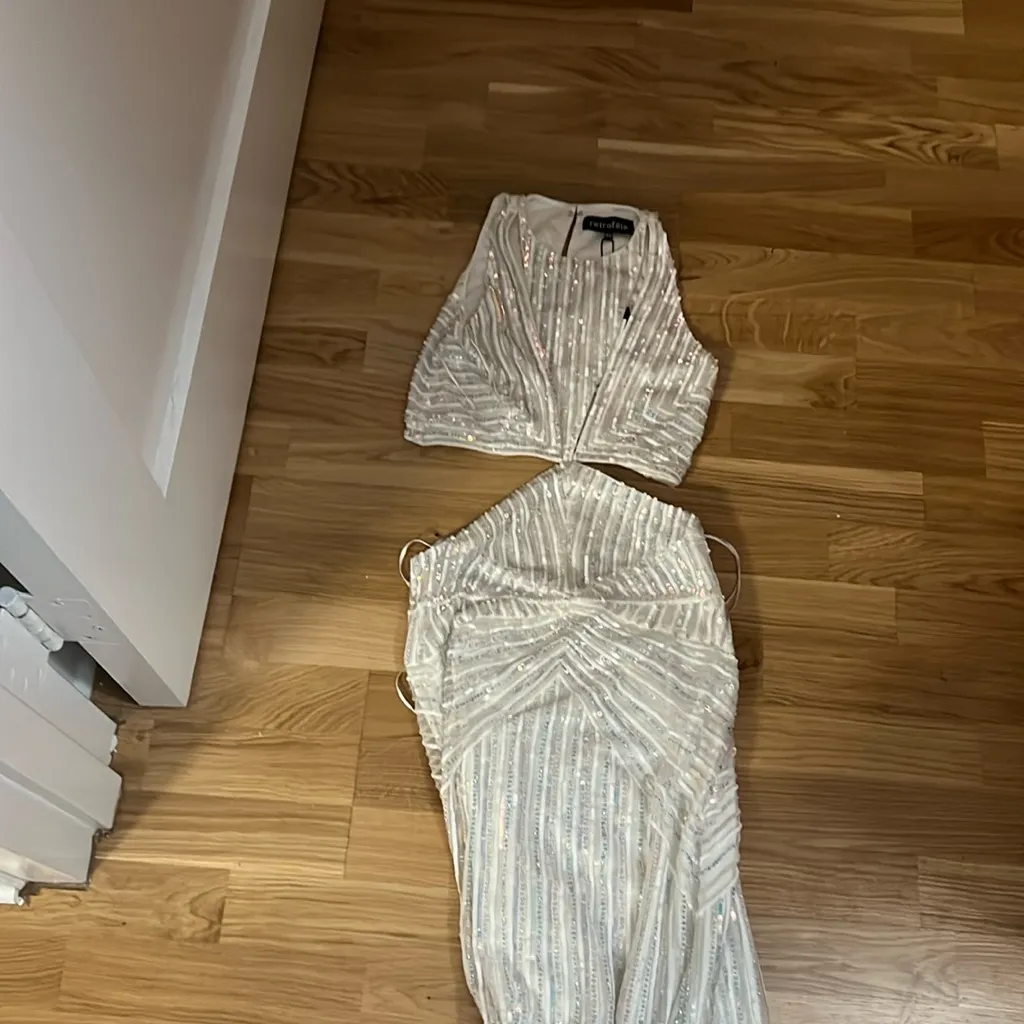 NWT Retrofete Millie cut out Dress in Geo White Size XS - Image 4