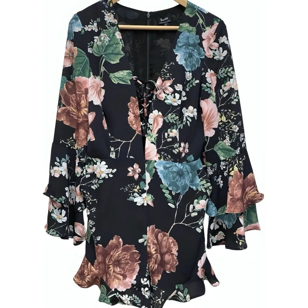 Bardot Amelia Ruffle Bell Sleeve Floral Romper with Pockets Size 6 Like New/NWOT - Image 4