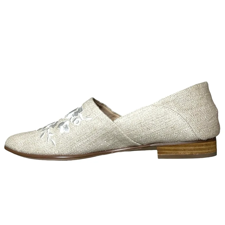 Clarks Women’s Pure Tone Canvas Embroidered Flats Beige Size 7.5 M - Image 6