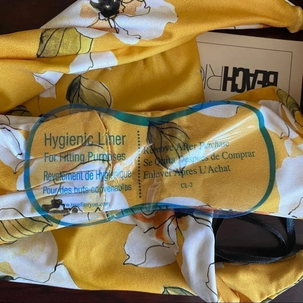 NWT Stone Cold Fox Beach Riot x Revolve - Image 7