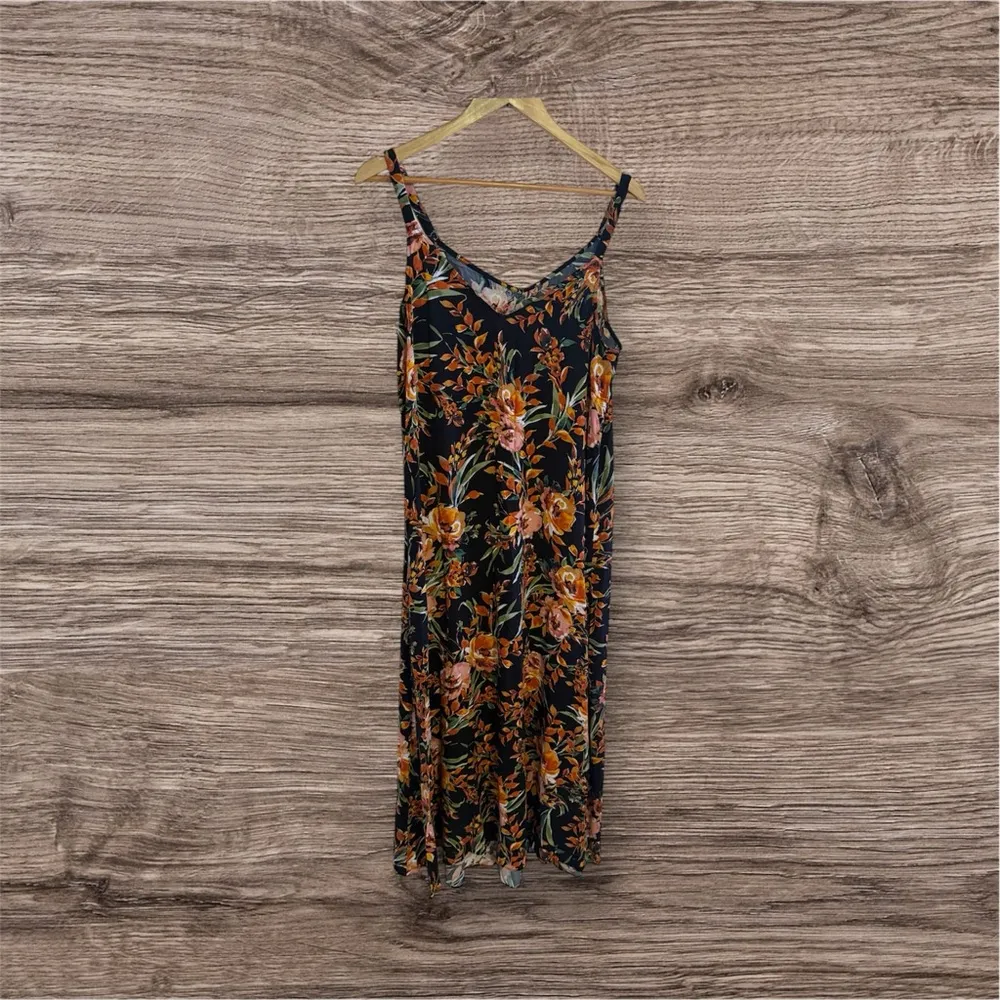 MSK brand maxi dress, size large, with a black background and a floral pattern Blue - Image 5