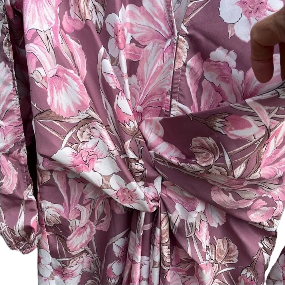 EUC Alexia Admor Slit Front Floral Dress
Size Medium - Image 5