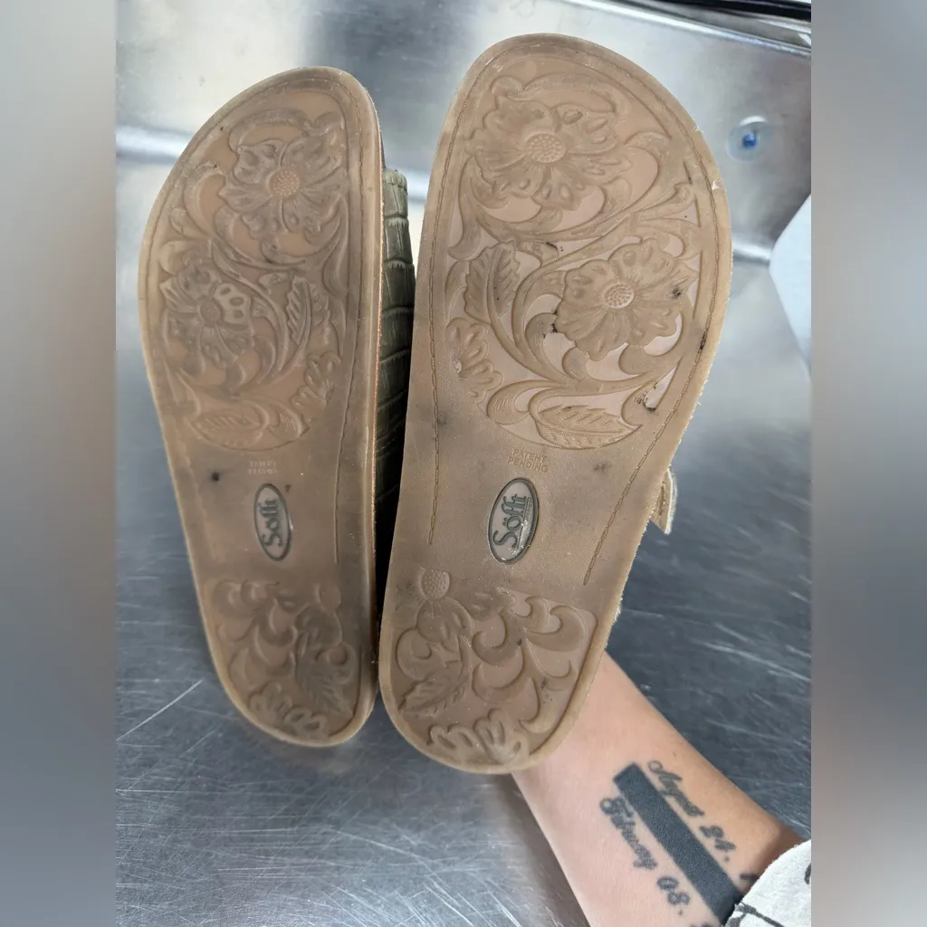 Sofft Womens Size 7 Adalia Olive Buckle Suede Leather Croc Embossed Sandals Green - Image 5