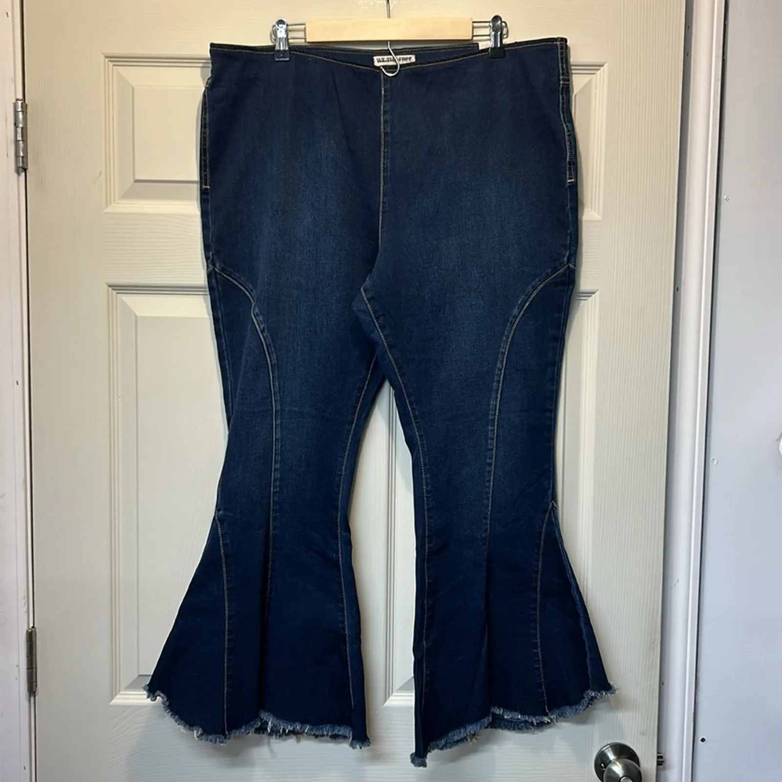 We The Free People Curvy Last Dance Low Rise Flare Pull On Jean Dark Blue 35 NWT - Image 4