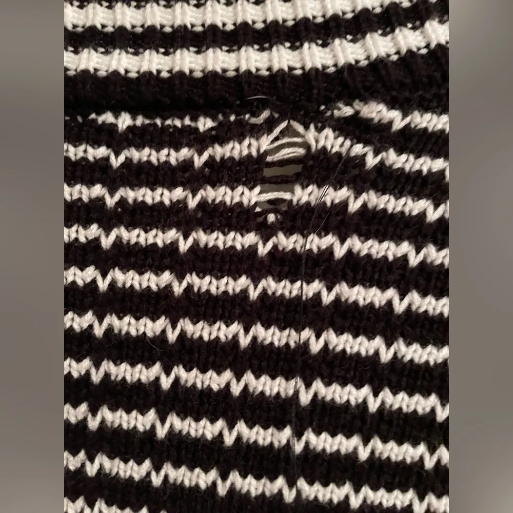 Nicole Miller black/white striped cardigan with pearl buttons, black bows;size L Size L - Image 6