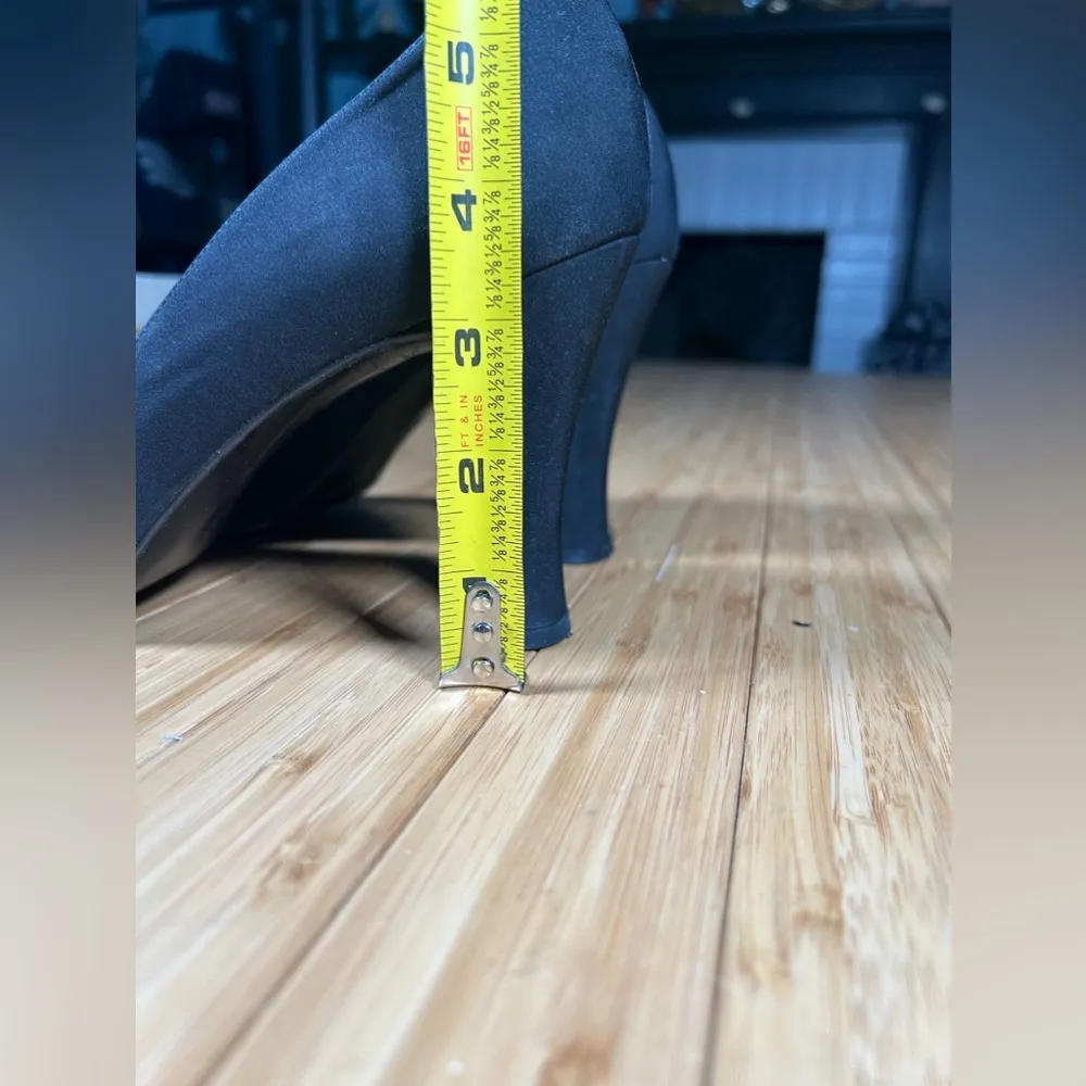 Vintage Martinez Valero Black Microtech size 10 Heel Used - Image 9