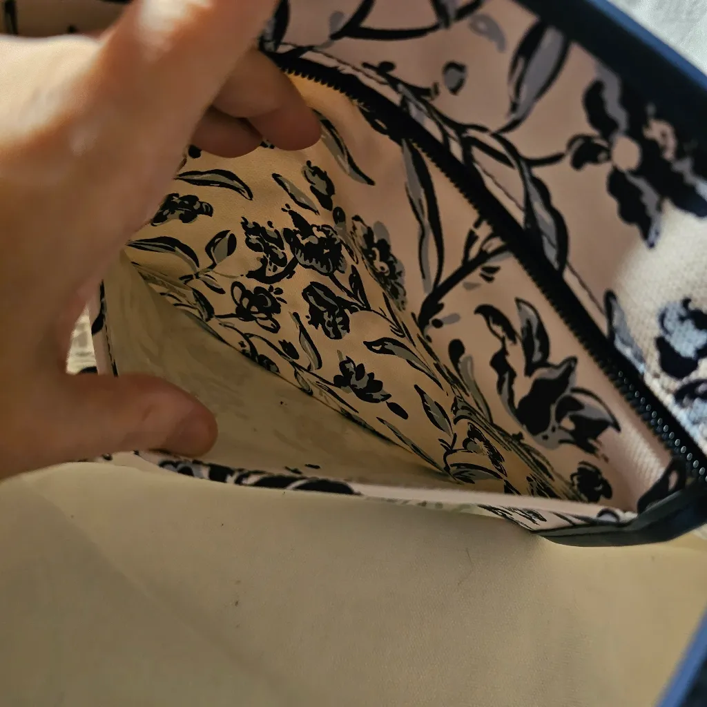 Vera Bradley Perennially Cream Blue Floral Large Every Day Zippered Tote Bag - Image 10