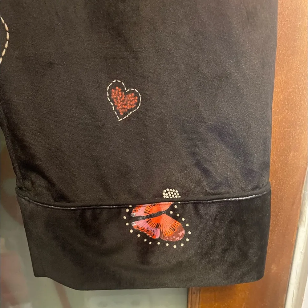 Farm Rio Benicia Wide Leg Black Velour Pull On  Elastic Waist Pant Hearts Motif - Image 3