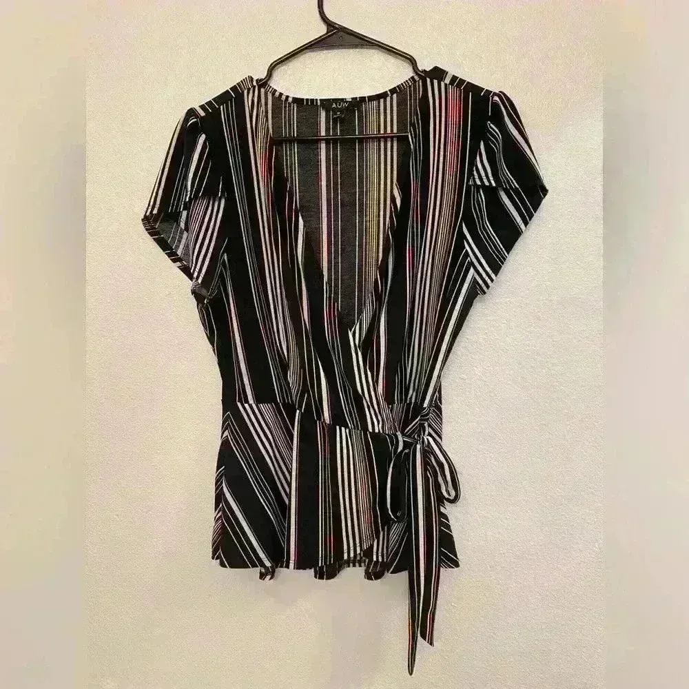 AUW Women’s Y2K V-neck Wrap Around‎ Black and White Striped Blouse Size M - Image 2