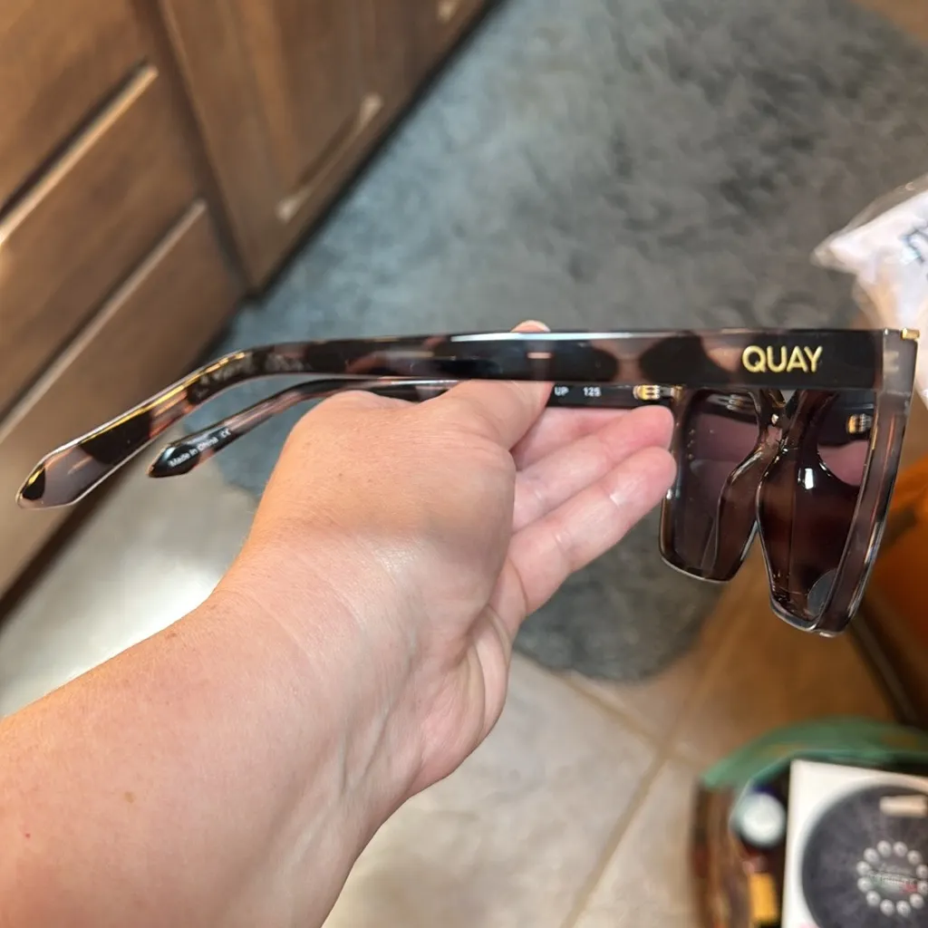 QUAY Level Up Tortoise Shell Good Frame Square Sunglasses Smoke Taupe Polarized - Image 4