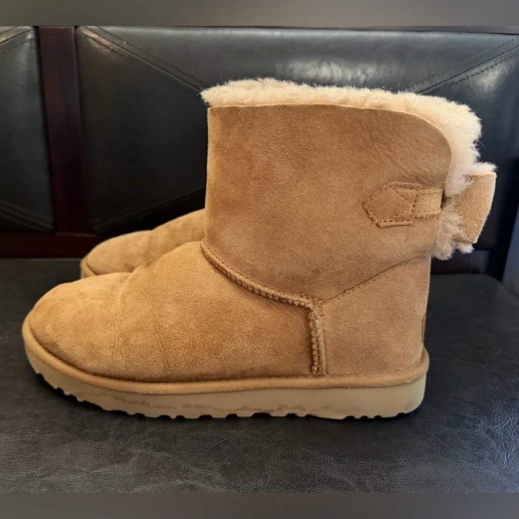 UGG Naveah Women’s Boots with Bow - Image 3