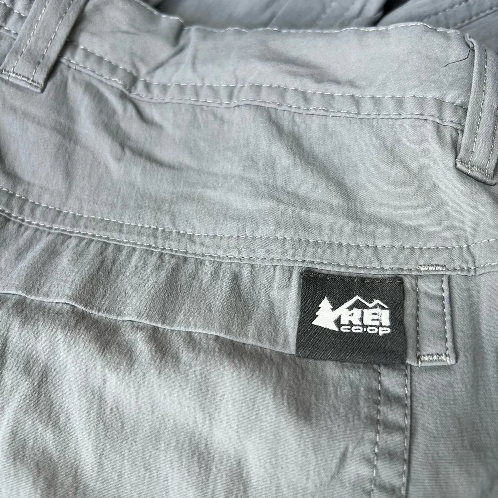 REI Utility Cargo Convertible Trail Pants Grey Size Small - Image 9