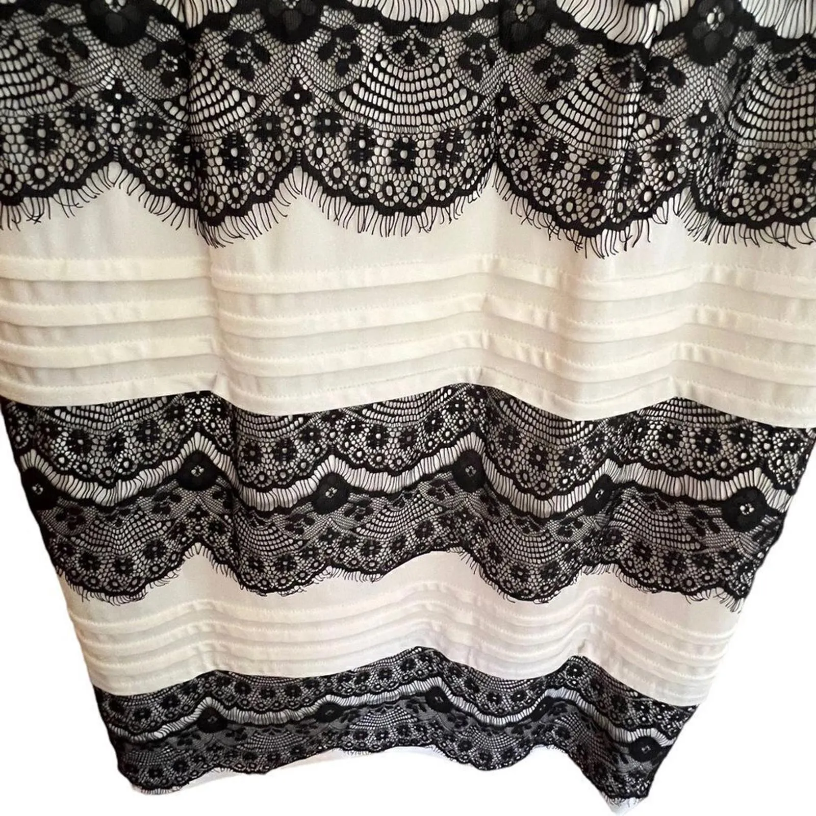 Jax black and cream banded tank dress with black lace detail size 6 - Image 7
