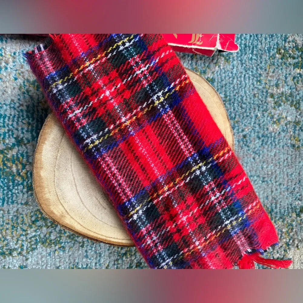 Vintage 80/90s Lady Ashton dead stock red plaid scarf and gloves set - Image 7
