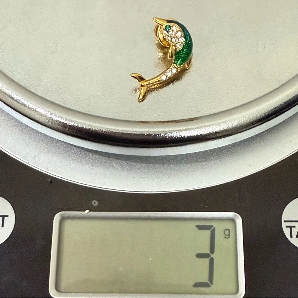 Vintage KREMENTZ Gold Plated Green Enamel Crystal Dolphin Lapel Pin Brooch 3g. - Image 9