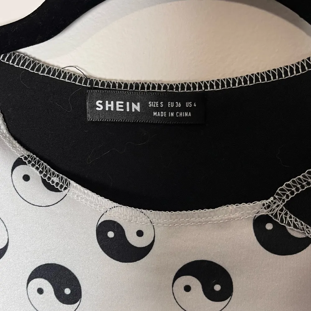 YING YANG Black & White Sleeveless Summer Y2K Tank Top Women’s Sz S Vintage EUC - Image 2