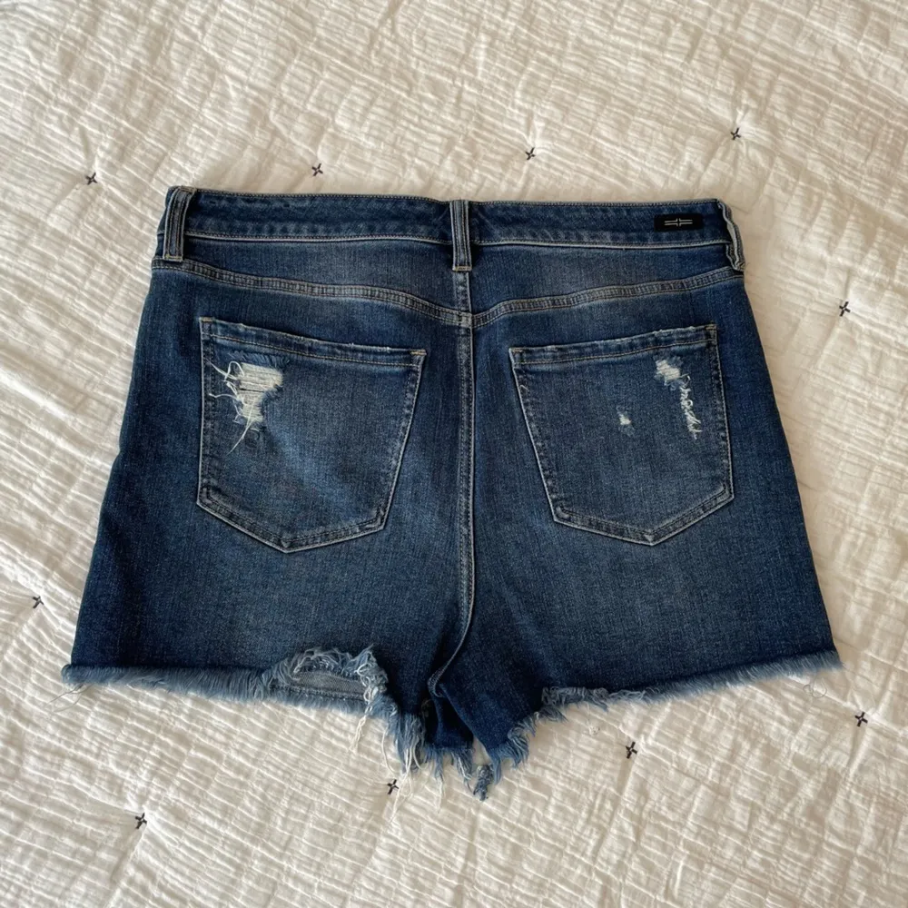 LIVERPOOL High Rise Raw Frayed Hem Dark Wash Denim Shorts Size 12/31 - Image 3