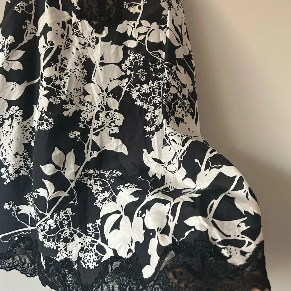 Express Floral Lace Black & White Cami Top Size Small Y2K Sexy Going Out - Image 6