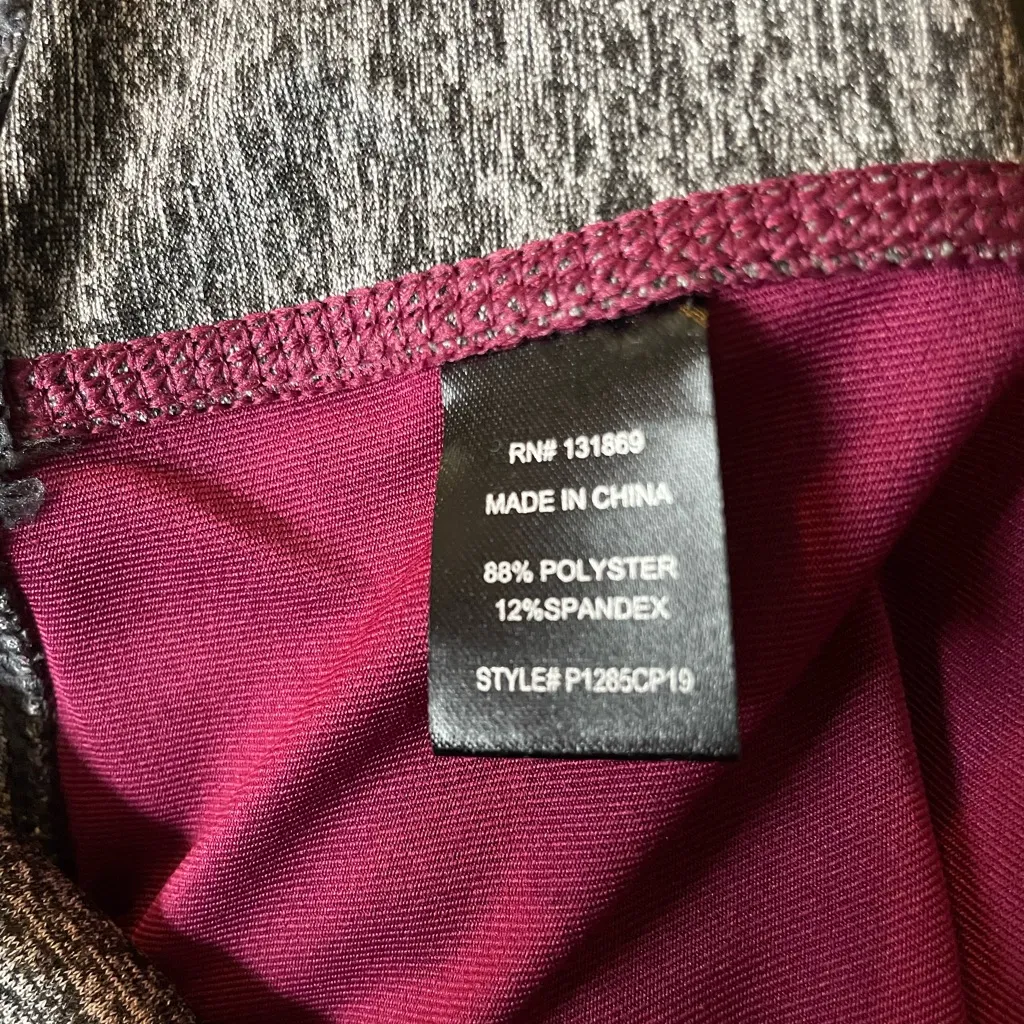 Charmed Hearts Women's Crop leggings Burgundy Heather Gray Large New With Tags Purple - Image 8