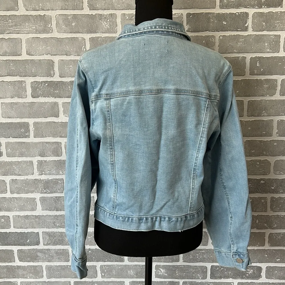 RISEN | LIGHT WASHED DISTRESSED JEAN JACKET | WOMENS SIZE LARGE | BUBBLE SLEEVE - Image 7