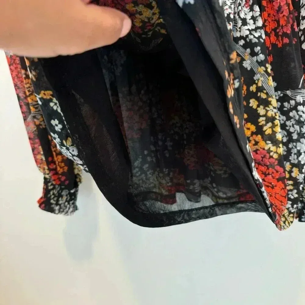 Anthropologie Akemi + Kin Adria Smocked top Floral Blouse sise XS - Image 10