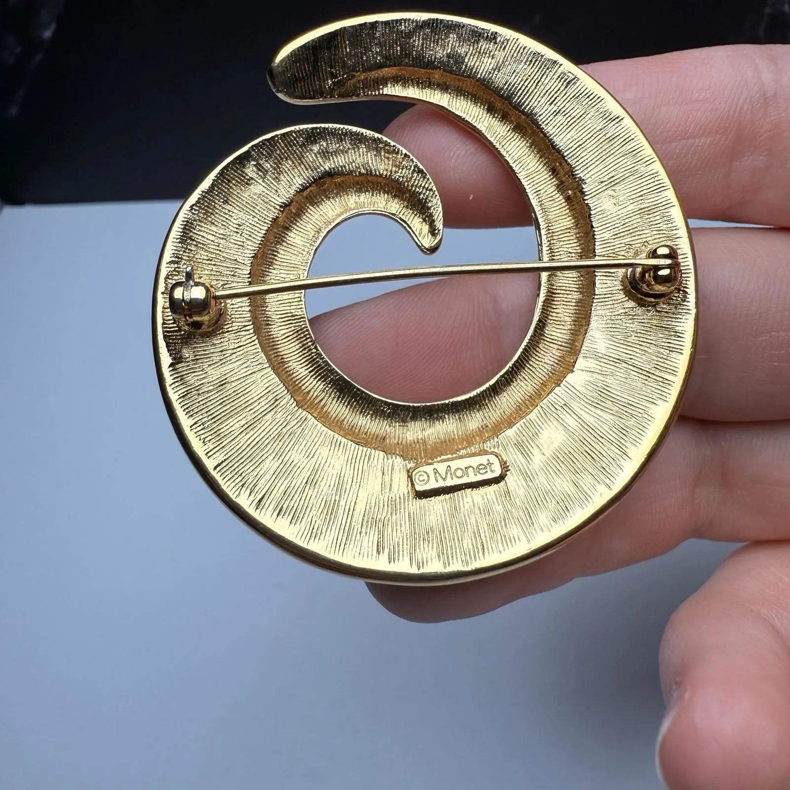 Monet Gold Tone Black Enamel Swirl Brooch Pin Signed Vintage - Image 4