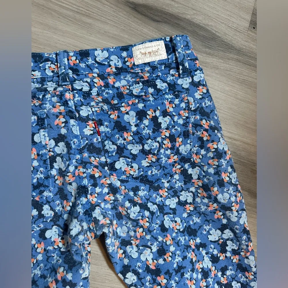 Women’s Levi’s Blue Floral Design Fitted 524 Jeans 29x32 Vintage Low Rise Pants - Image 7