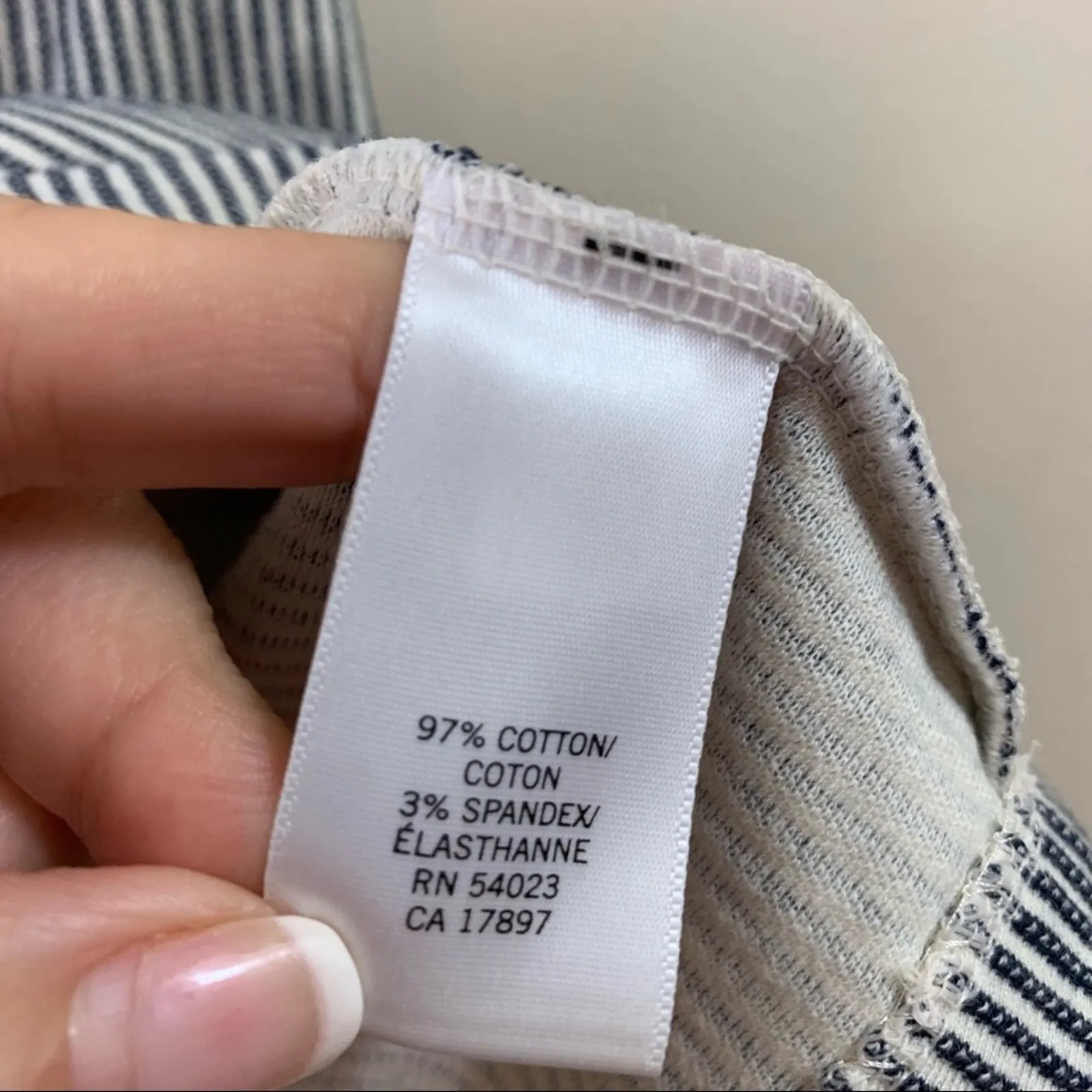 Banana Republic Factory Knit Stripe Navy/Cream Pencil Skirt - Image 3