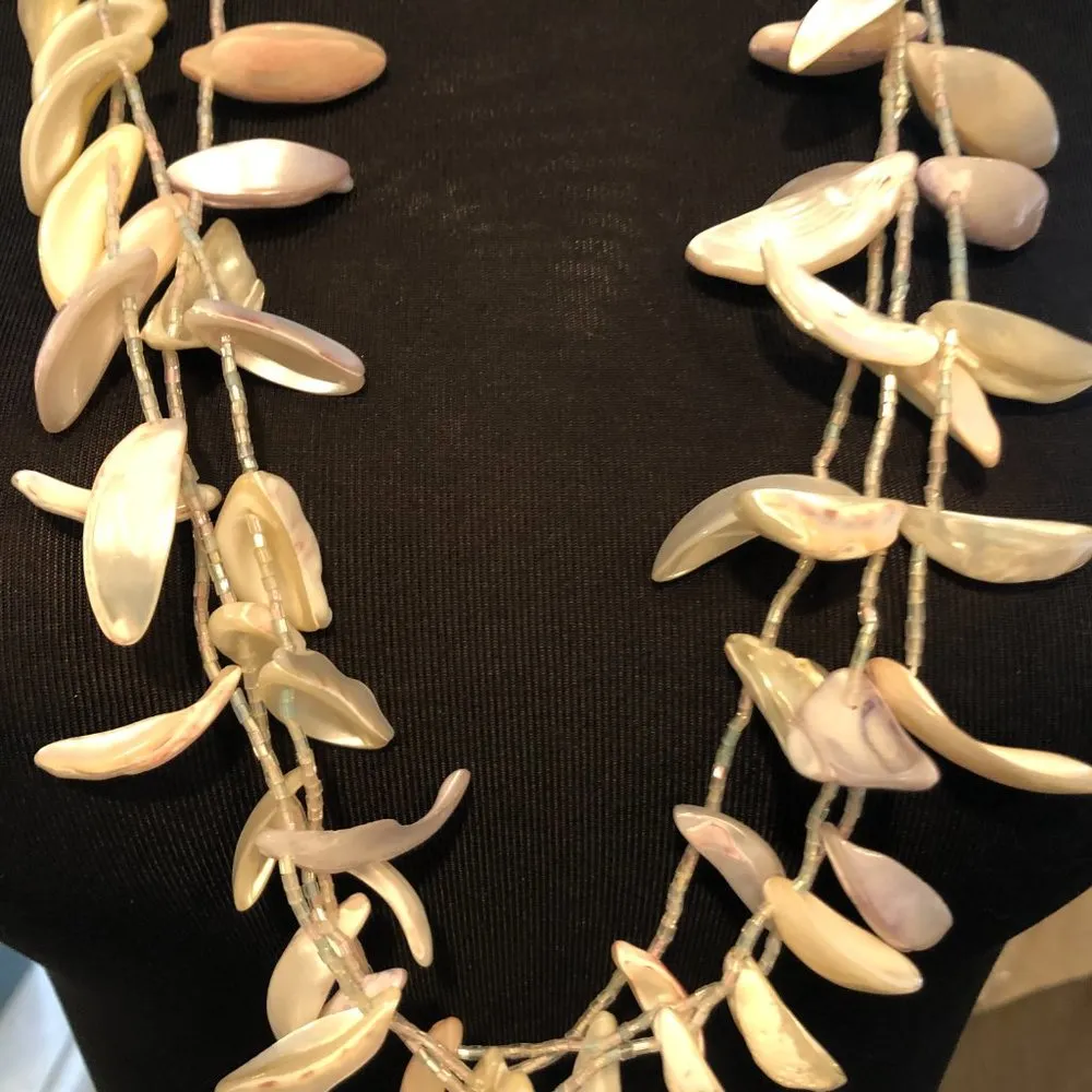 Vintage MCM Seashell Beaded 3 triple strand necklace 32" Opalescence White - Image 4