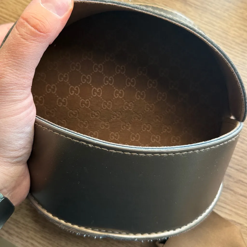 Gucci Vintage Brown Leather Sunglasses Hard Pouch with Lens Cloth - Image 8