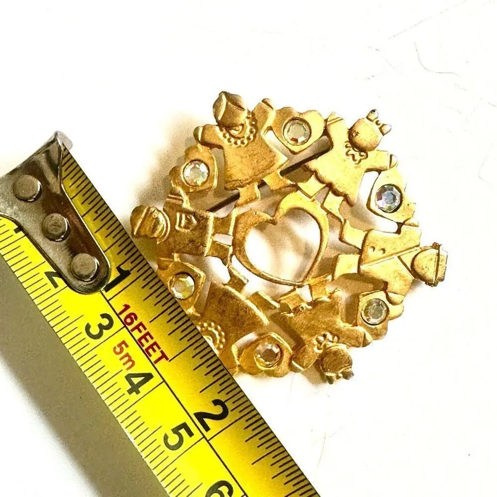 Newpro holding our hearts gold tone brooch - Image 4