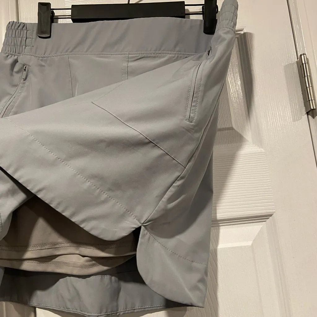 River & Rose Size L Gray Athletic Skirt Built In Shorts Skort Zip Pockets Size L - Image 4
