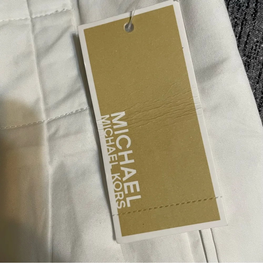 Michael Kors Women’s White Shorts Size 10 - Image 10