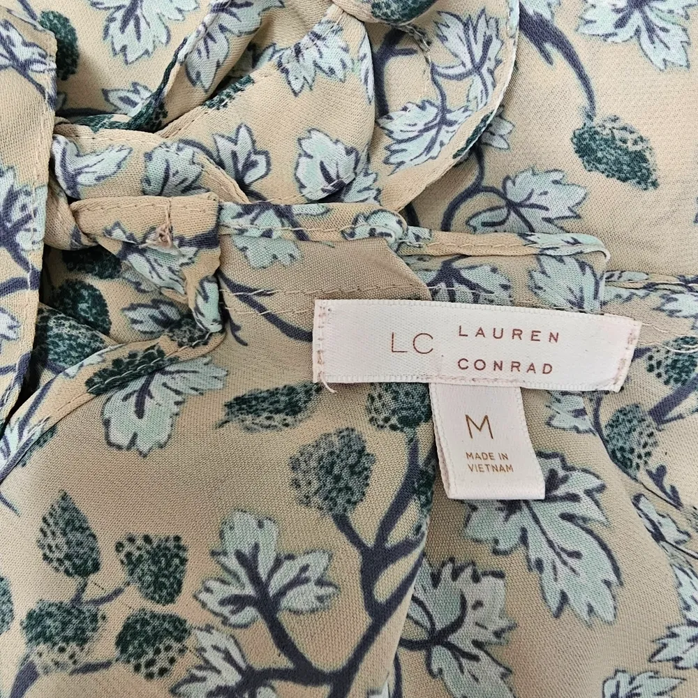 LC Lauren Conrad Blush Floral Pleated Tie Back Blouse Size Medium - Image 6