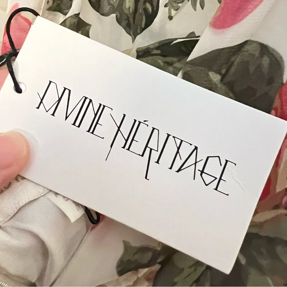 NWT Divine Heritage Twist Back Floral Midi Dress in Ivory Size M - Image 7