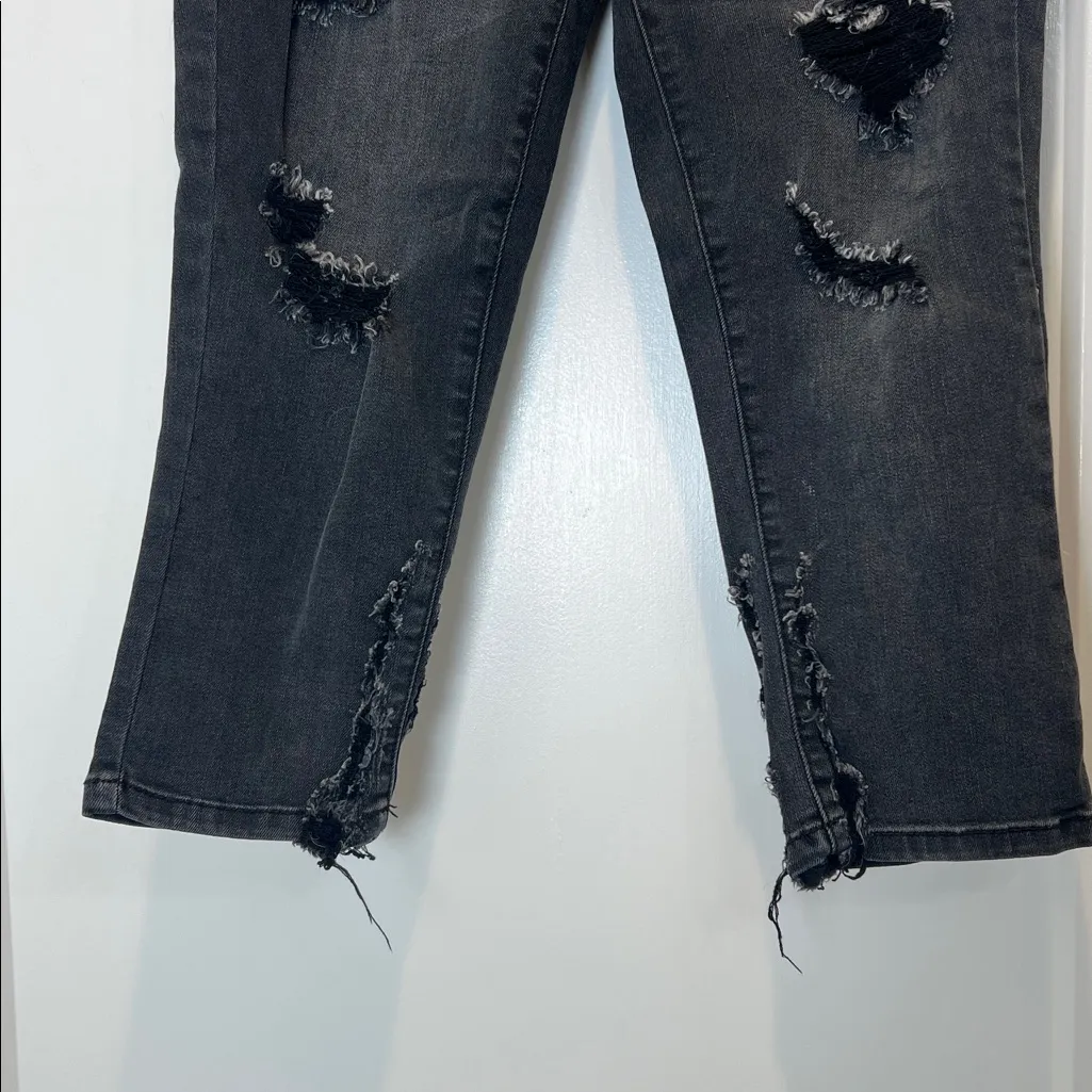 Judy Blue Dark grey/black Distressed capri jeans size 7/28. - Image 6