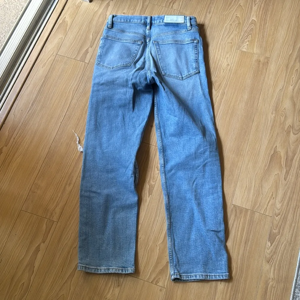 Re/Done Blue Relaxed Jeans with Worn-In Look - Image 4