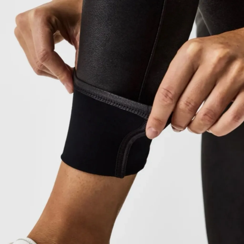 🆕 NWT SPANX Faux Leather Lined Leggings Shapewear Black Coated Metallic Sz Small - Image 3