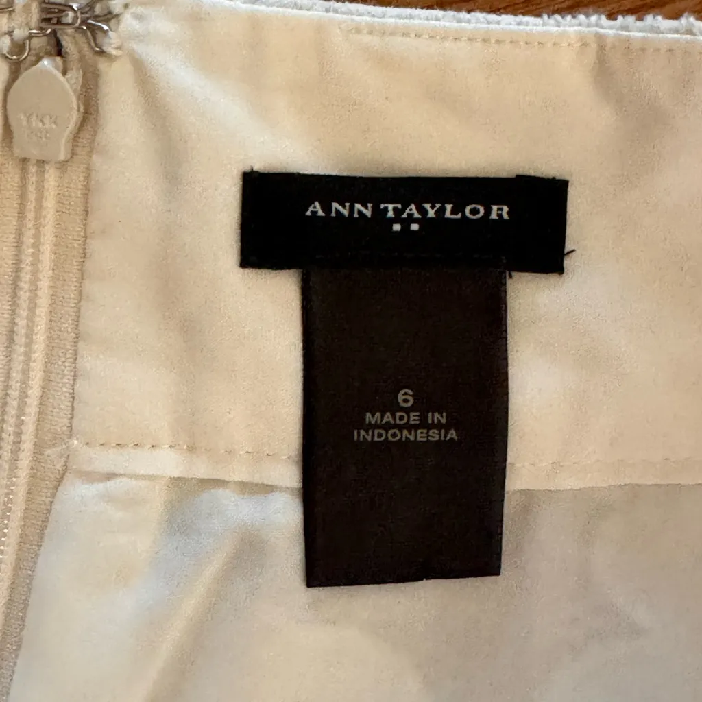 Ann Taylor Loft Skirt Women’s 6 Cream Lace Overlay Lined Midi Workwear - Image 4