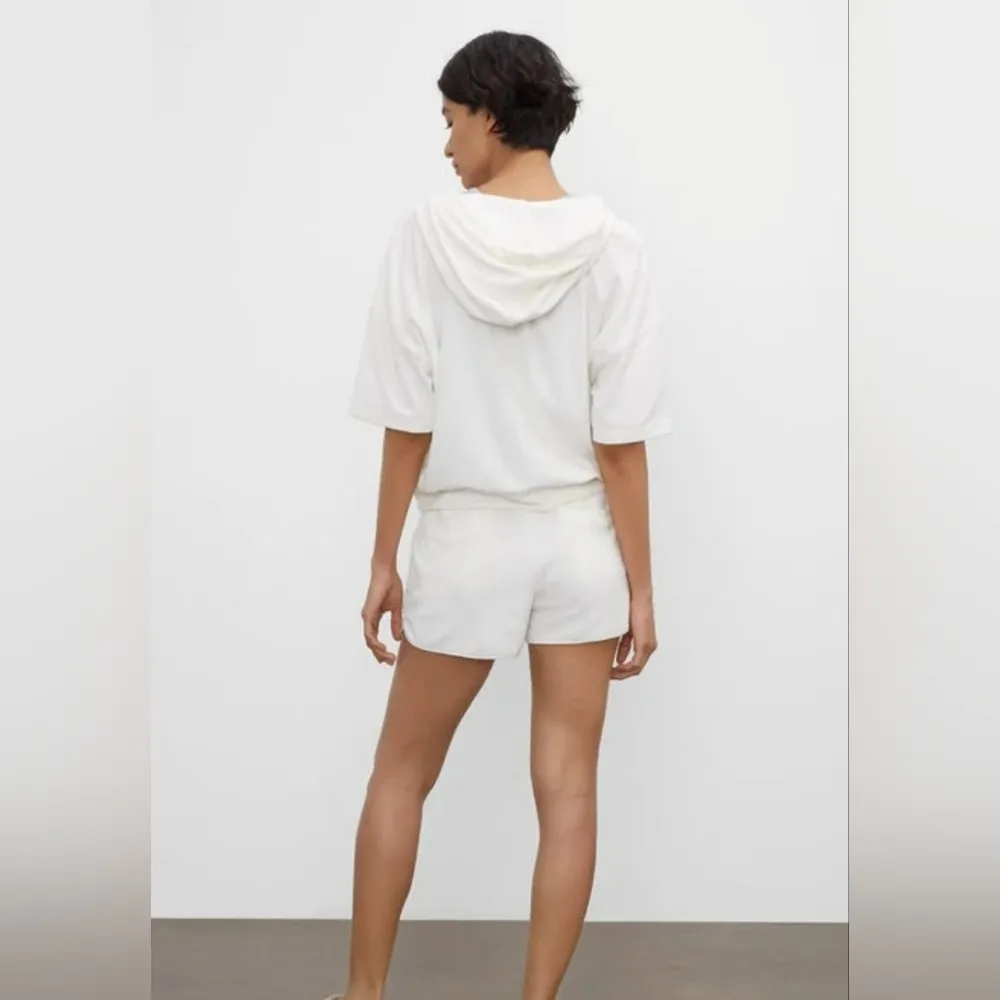 Club Monaco Women's White Terry Towel Casual Shorts - Image 2