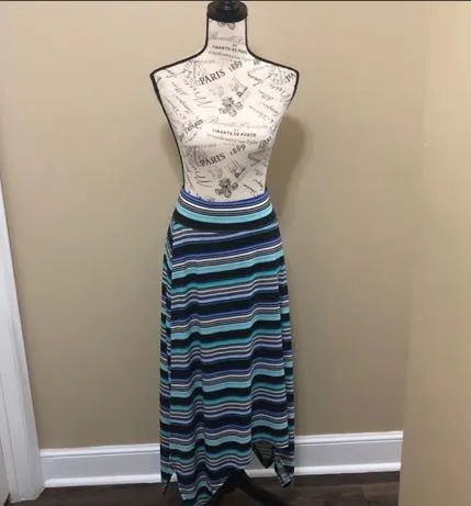 New  Women’s Large Shark bite Hem Maxi Skirt - Image 4