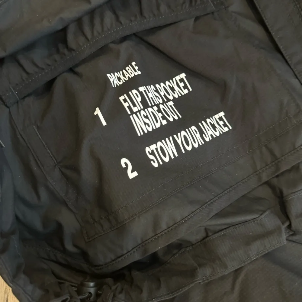 Aritzia  TnAction Windbreaker Black - Image 5