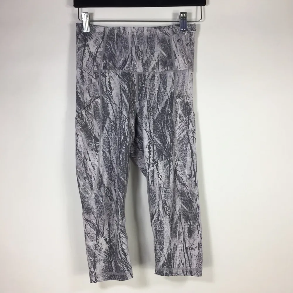 P’tula Printed Cropped Leggings w/ pockets  Sz M - Image 9
