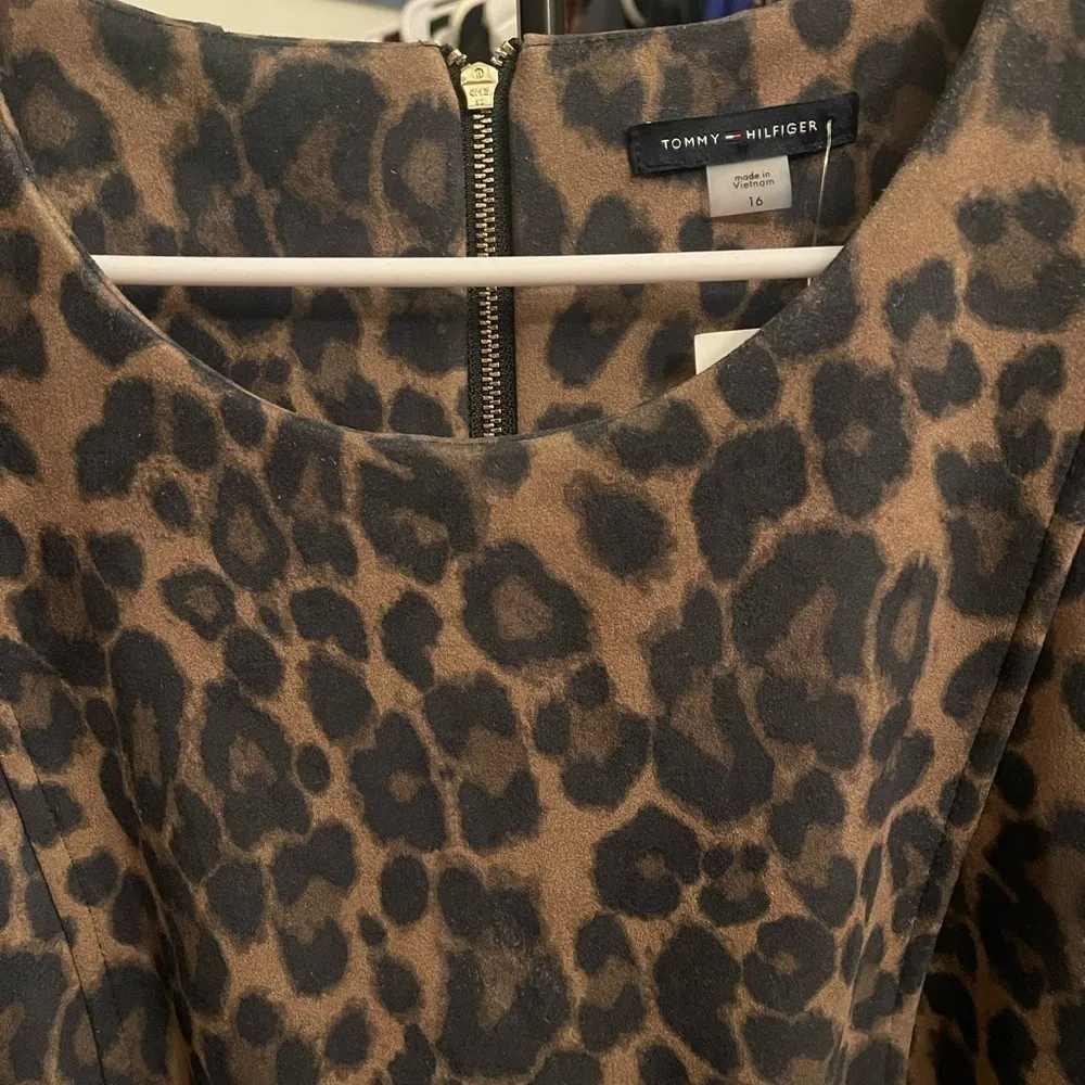 🍁TOMMY HILFIGER Velvet Brown Animal Print Sleeveless Dress Size: 16 - Image 3