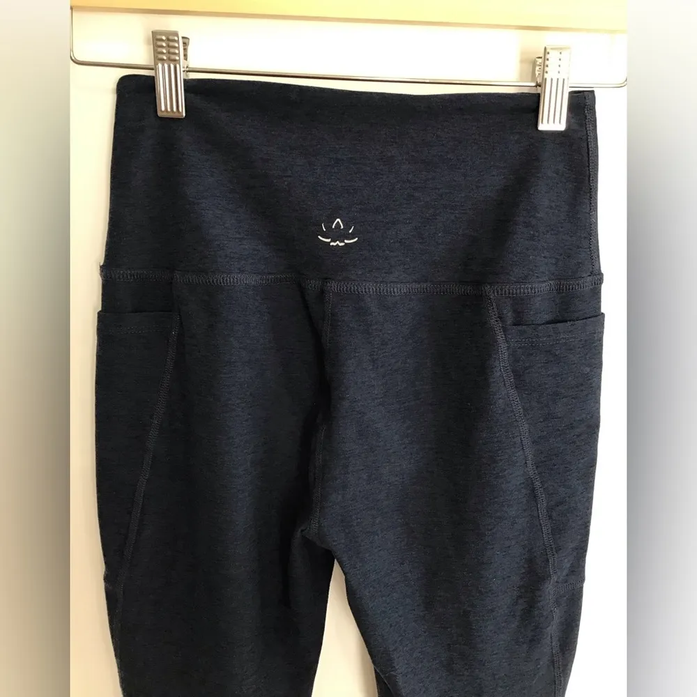 Women M Beyond Yoga Heathered Navy Blue High Rise Leggings Pants Ankle Crop - Image 3