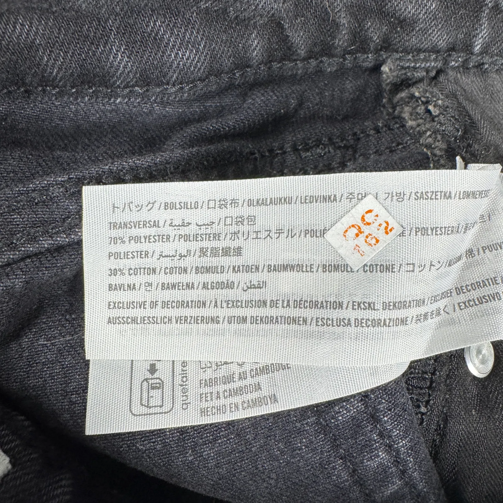 Abercrombie & Fitch Mom Short Women’s 30/10 Black High‎ Rise Distressed Cutoff - Image 5