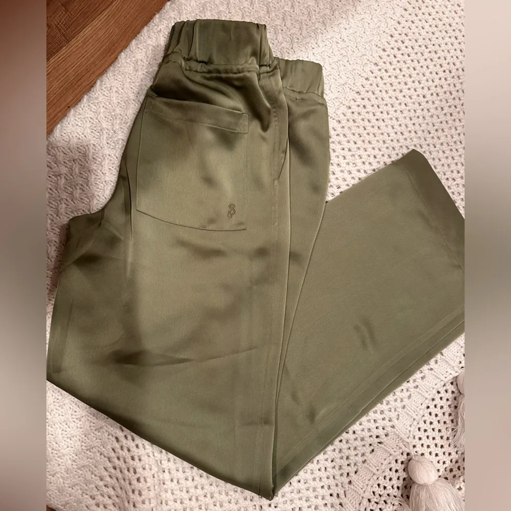 NEW SONG OF STYLE WOMENS Olive Green Satin Pants XS WIDE LEG - Image 6