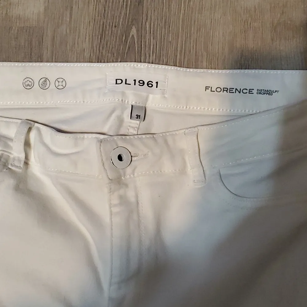 DL1961 Florence Instasculpt Cropped Jeans 31 - Image 4